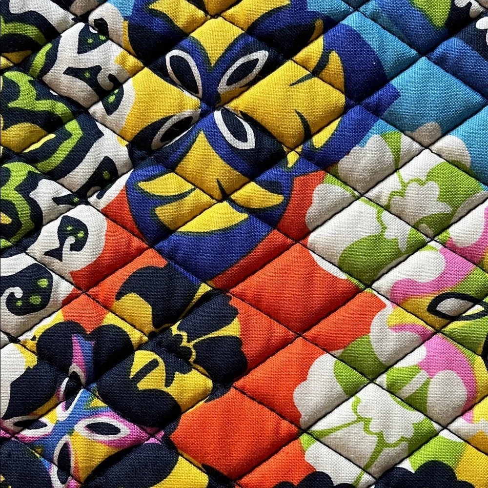 Vera Bradley Quilted Tablet Sleeve in Bright Retired “Rio” pattern - Picture 4 of 7